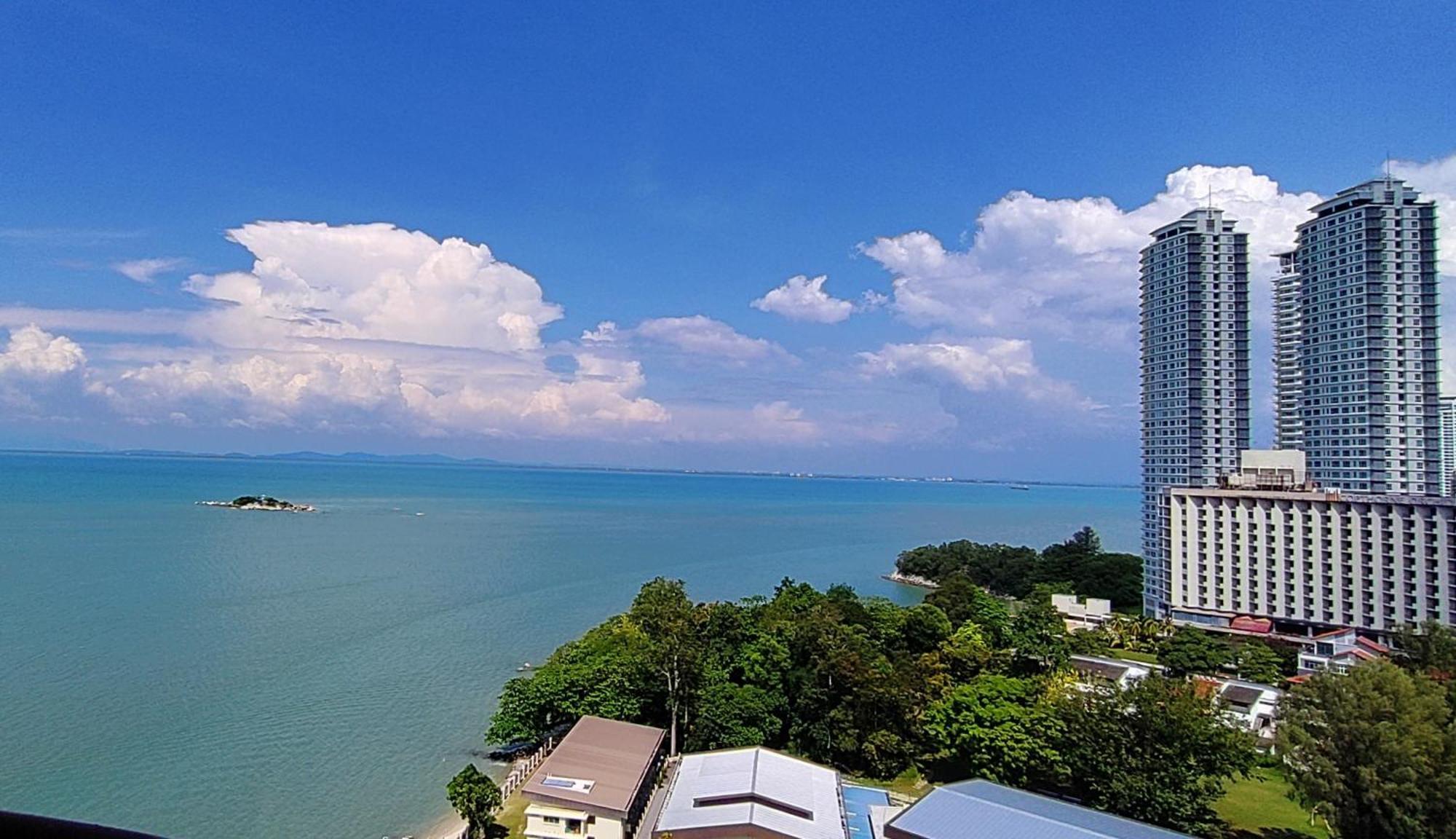 Rainbow Paradise At Tanjung Bungah Tandzsung Bungah Kültér fotó
