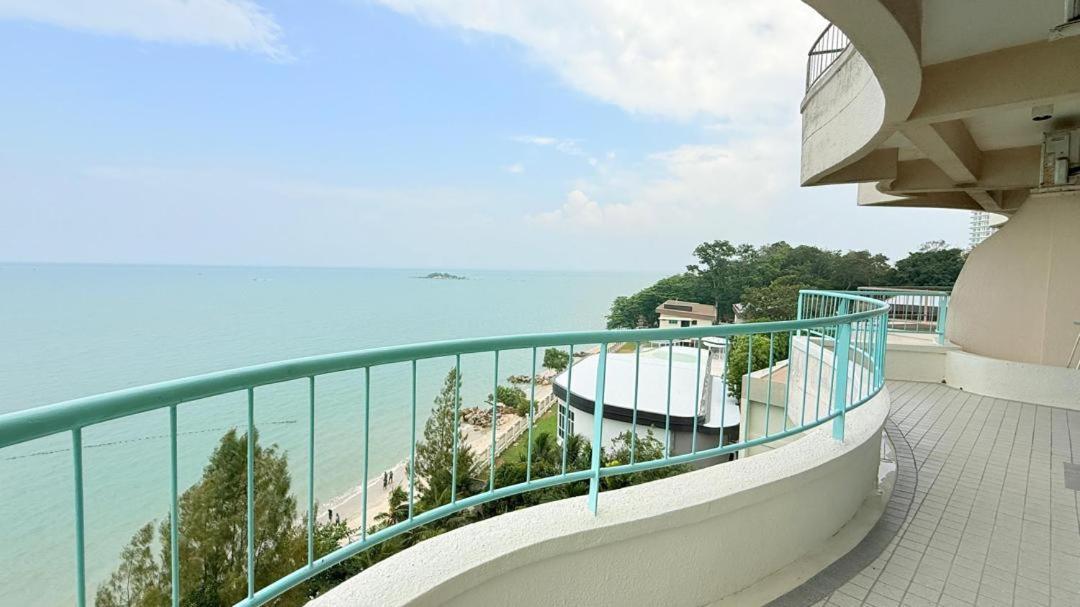 Rainbow Paradise At Tanjung Bungah Tandzsung Bungah Kültér fotó